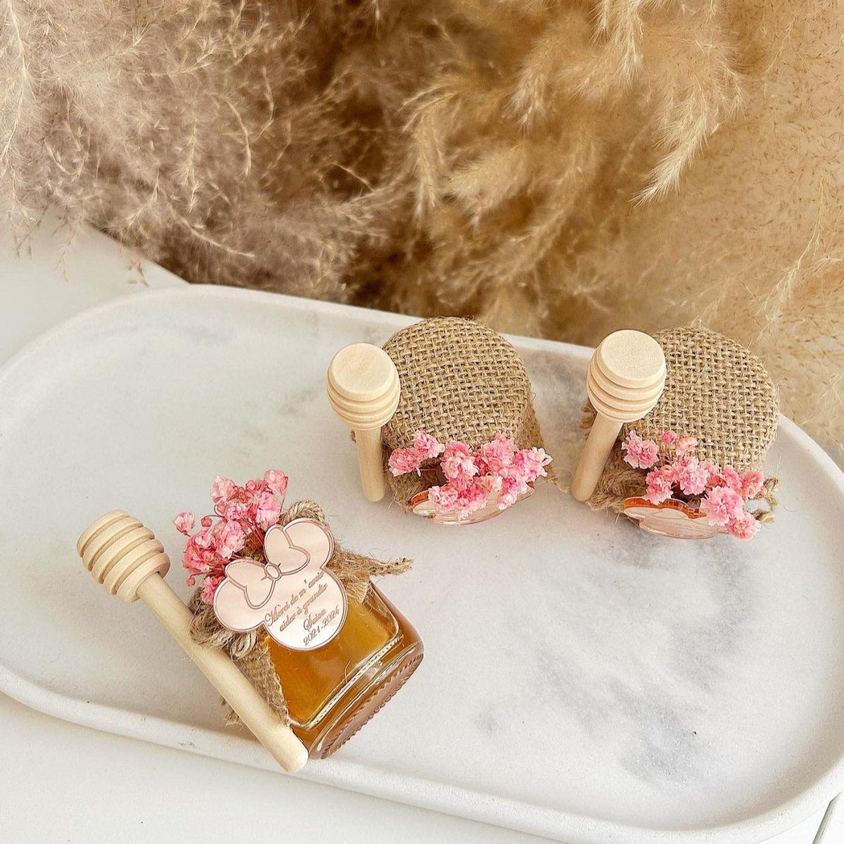 Pot de Miel Mimi avec fleurs séchées et gravure plexiglas rose doré inspirée de Disney