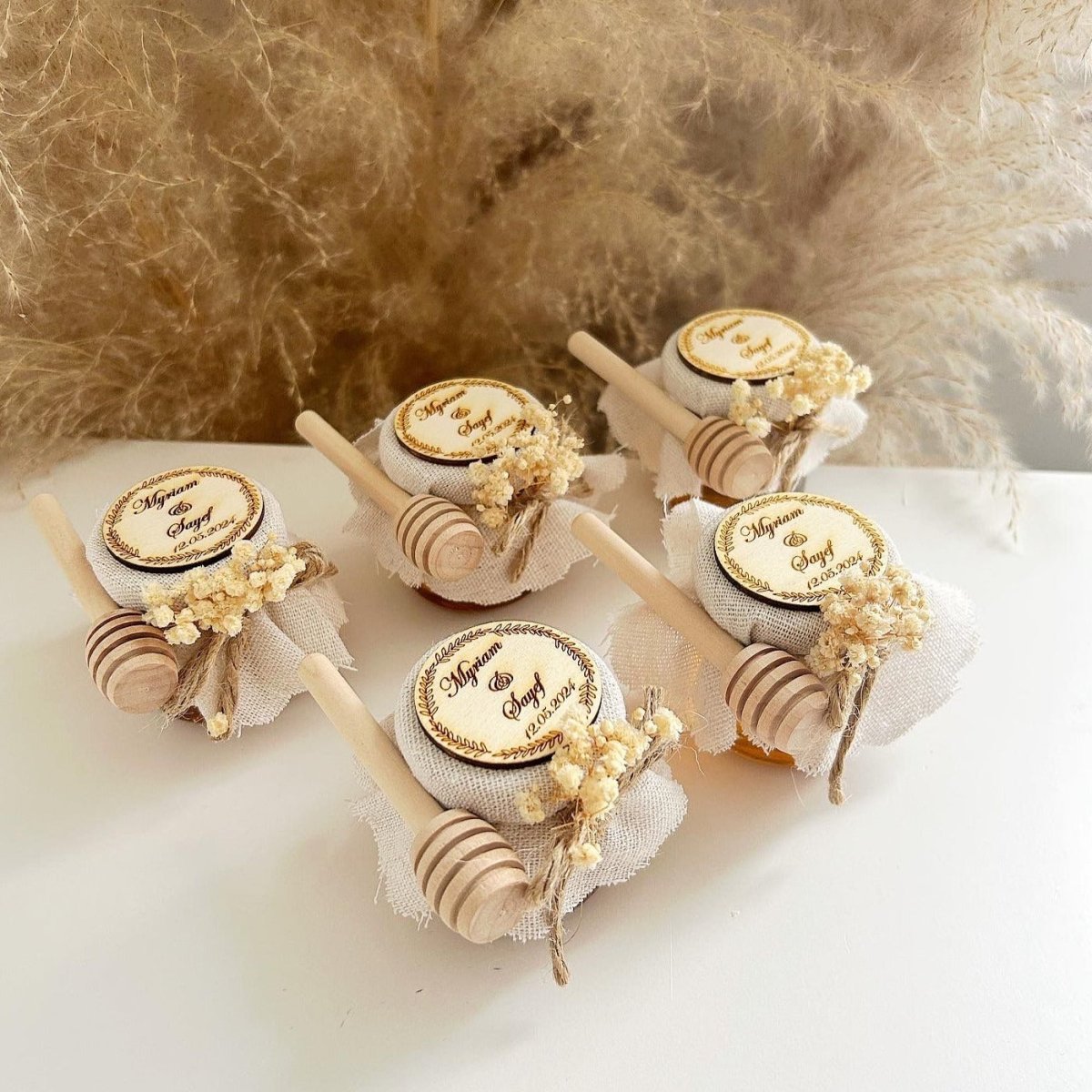 Pot de Miel Rustique avec fleurs séchées et gravure bois