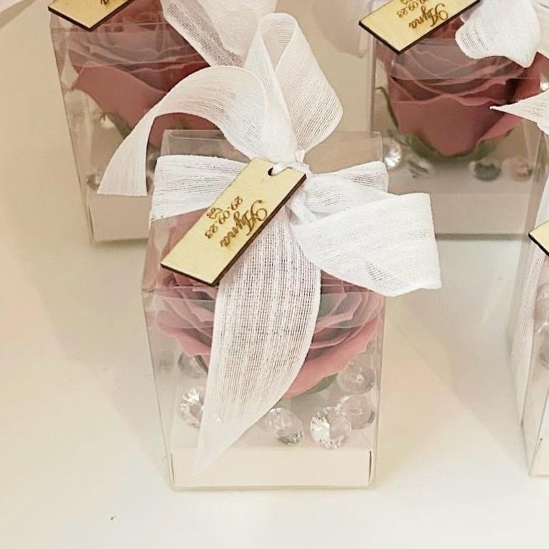 Rose de Savon VIP dans une boîte transparente avec nœud en lin et petits diamants