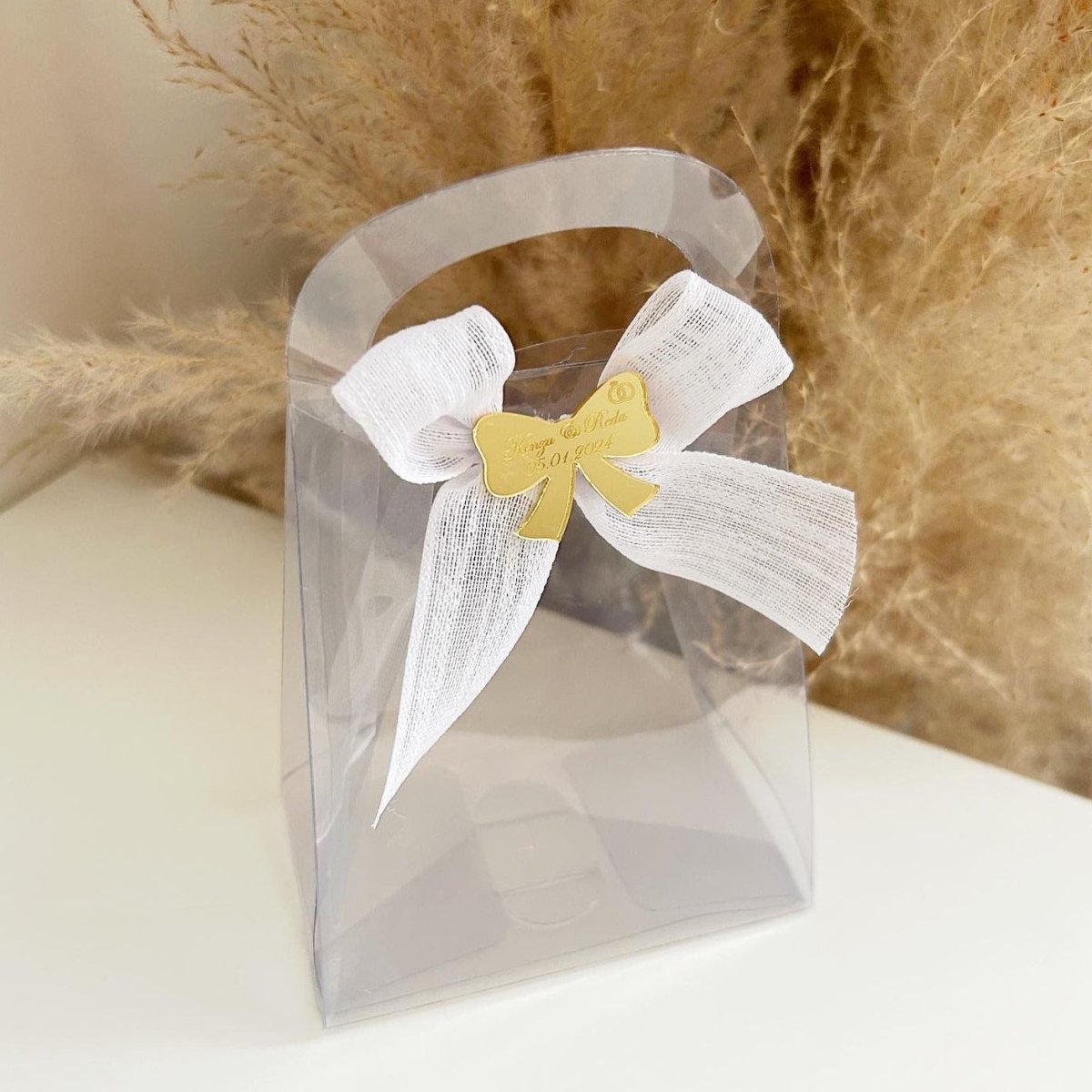 Sac Mona en plastique transparent avec nœud en lin et gravure plexiglas doré