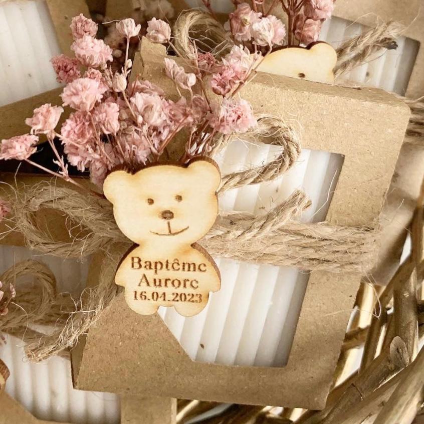 Savon Ourson avec fleurs séchées framboise, nœud en jute et gravure bois ourson