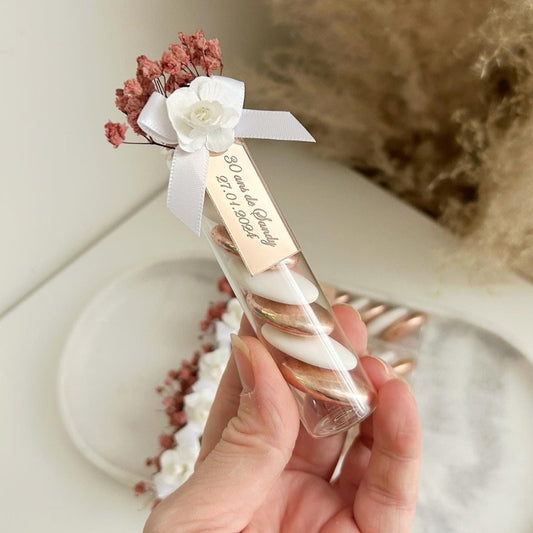 Tube de dragées Rose Gold avec fleurs séchées, nœud en satin et gravure personnalisée pour mariage