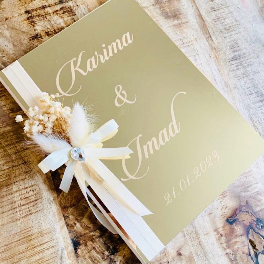 Livre d'or élégant avec fleurs séchées et gravure sur plexiglas pour mariage