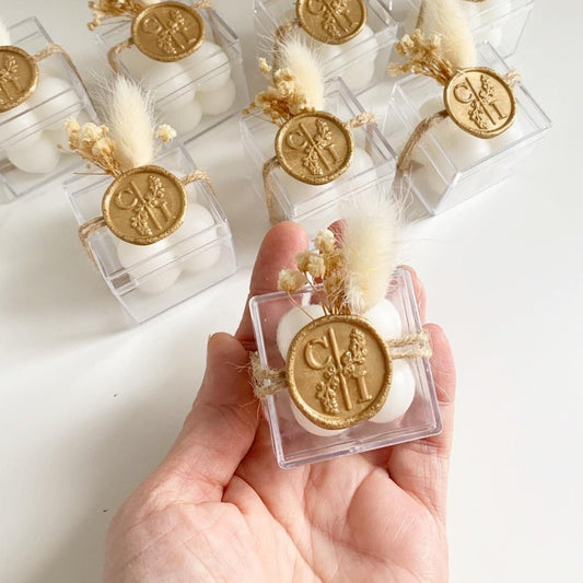 Bougie Renaissance personnalisée avec fleurs séchées, cachet de cire et boîte en plexiglas, cadeau invité mariage