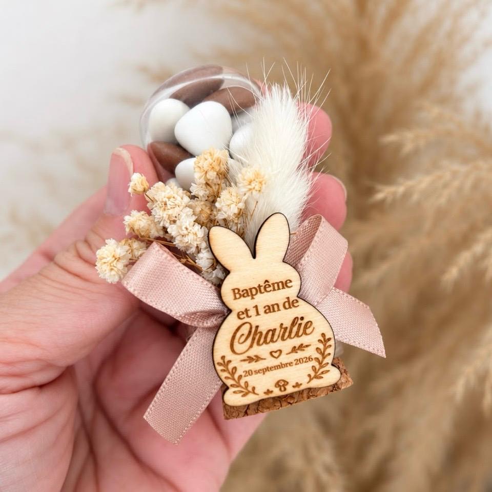 Cloche Lapin Tendresse personnalisée avec dragées pour baptême et 1 an de Charlie