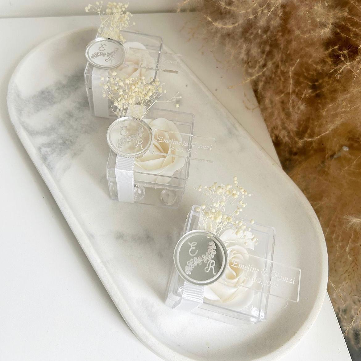 Présentation Rose Savon Pure Argent, rose de savon argentée en décoration de table chic